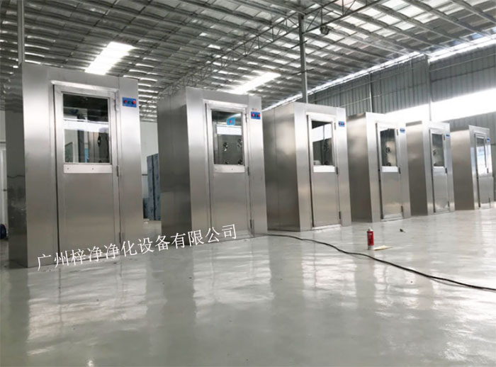 風淋室又可起到氣閘的作用，阻止未凈化的空氣進入潔凈區(qū)域。
