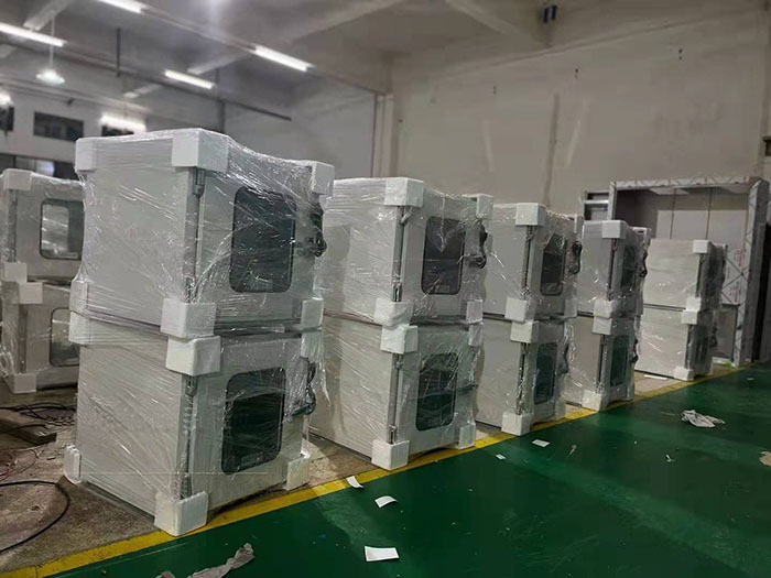 凈化車間傳遞窗成為不可或缺的設(shè)備。