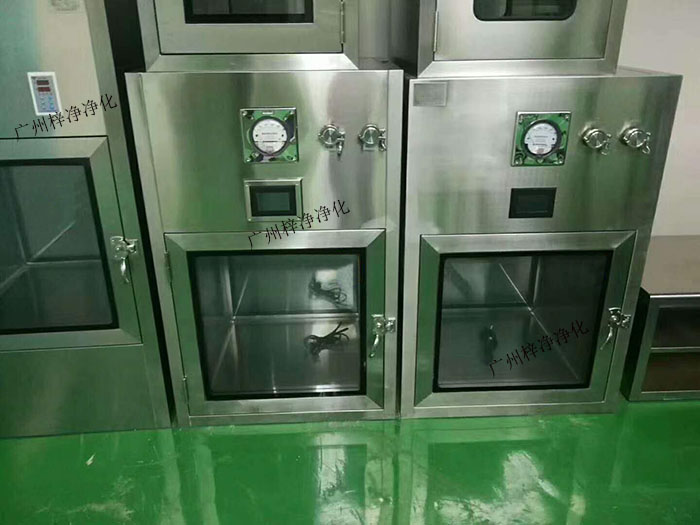 層流傳遞窗適用于需要隔離不同潔凈度級別的房間，如潔凈室與普通房間之間的連接、不同潔凈度級別潔凈室之間的連接等。